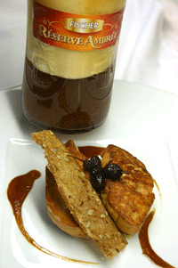 Escalope de foie gras de canard poêlé, jus aux baies sauvages, purée au Tandoori 