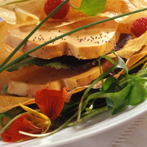 Foie gras au pavot et piment d'espelette. Effet superbe garanti pour une entrée froide rapide à préparer.