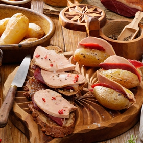 On a envie de se faire plaisir avec de bonnes et chaleureuses recettes de montagne au Foie Gras ! En voici, en voilà…